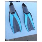 FLIPPPERS- SIZE 6- 7