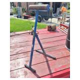 ADJUSTABLE MATERIAL HANDLER