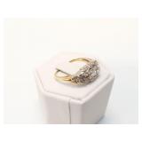 4.3g 10k yg ring with2 small diamonds on top and