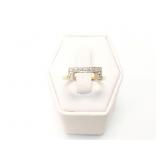 2.6g 14k yg ring with several diamond chips;