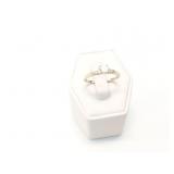 1.8g 14k wg ring with 1 small diamond;