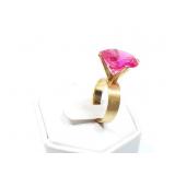 6.3g 14k yg ring with large red stone;