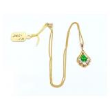 5.3g yg thin chain with pendant that has 1 green