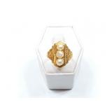 3.8g 14k yg ring with 3 small pearls on top;