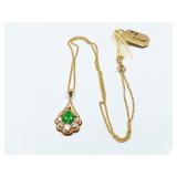 5.3g yg thin chain with pendant that has 1 green