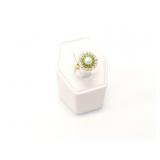 3.8g 14k yg ring with green chips,diamond chips