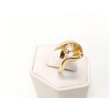 8.4g 14k yg ring with 1 small diamond approx