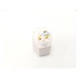 2.8g 10k yg ring with 2 clear stones and 1 blue