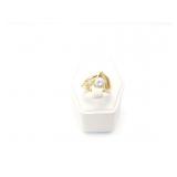 4.4g 10k yg ring with large clear stone;