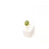 2.8g 14k yg ring with oval shaped green stone;