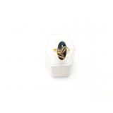 3.1g 14k yg ring with 1 black oval shaped stone;