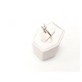 1.9g 14k wg ring with center stone missing;