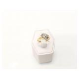 3.1g 14k yg ring with several clear chips;