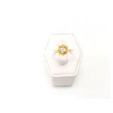 2.1g 14k yg ring with diamond chip;
