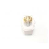 5.8g 10k yg ring with several diamond chips;