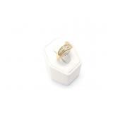 3.9g 10k yg ring with diamond chips;