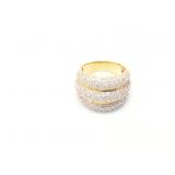 10.1g 14k yg ring with several diamond chips;
