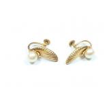 18k yg pr screw back earrings with 1 pearl on