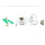 14k yg pr earrings with large green stone in