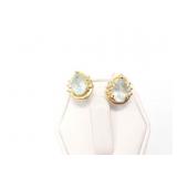 3.1g 14k yg pr earrings with 1 light blue stone