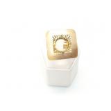 7.1g 10k yg ring with center stone missing;