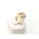 8.3g 14k yg ring with diamond chips;