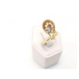 7.8g 14k yg ring with diamond chips;