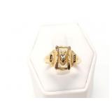 4.6g 10k yg class ring;