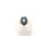 4.6g 14k yg ring with black oval shaped center