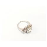 5.3g plat ring with several side small diamonds
