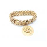 61.1g 14k yg bracelet with 1 14k yg round charm;