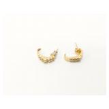 2.9g 10k yg pr earrings with several diamond
