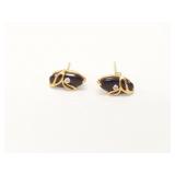 1.7g 14k yg pr earrings with black stone in each;