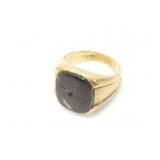 8.6g 10k yg ring with broken black center stone;