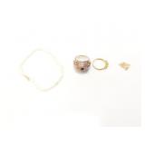 1.7g 18k yg ring with green beads; approx .2g 14k