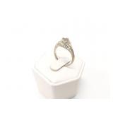 1.9g 18k wg ring with center stone removed;