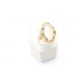 5.3g 14k yg ring with large white stone;