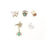 2.1g 10k yg pin with gold toned pin back; 1.7g