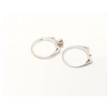 3.9g 14k wg wedding set with 1 small diamond on