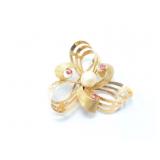 10.2g 18k yg pin with red chips and 1 white bead;