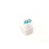 3.8g 14k yg ring with 3 blue stones;