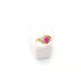 3.4g 10k yg ring with pink center stone and clear