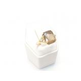 3.3g 10k yg ring with brown center stone;
