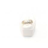 7.6g 14k wg ring with 3 diamond chips;