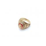 13.7 10k yg class ring with red center stone