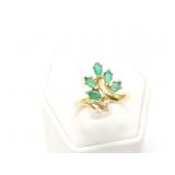 3g 14k yg ring with several small green stones