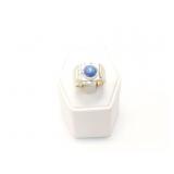 8.1g 14k wg ring with blue stone;