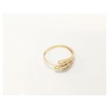 2g 14k yg ring with diamond chips;