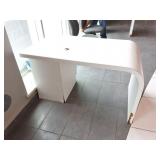 SHOWROOM DESK