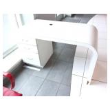 SHOWROOM DESK